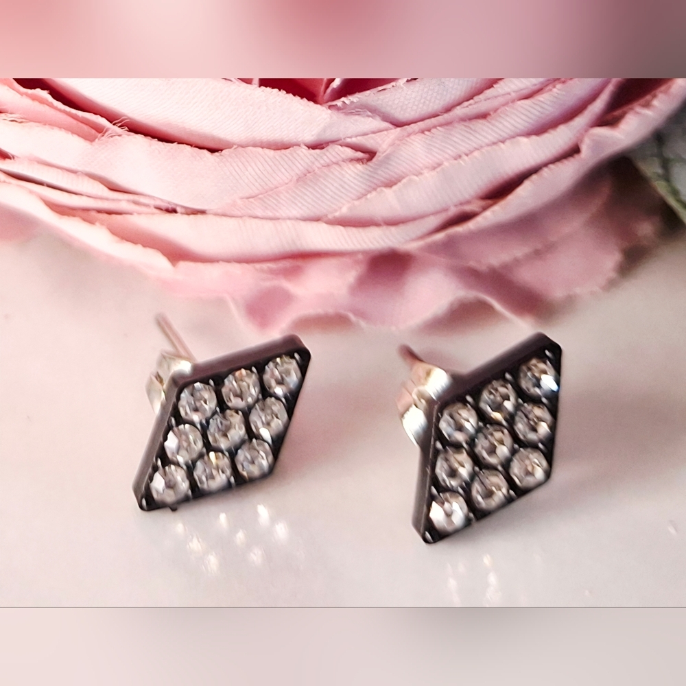 Vintage 80s ✨️💎Sparkly Diamond Stud Earrings